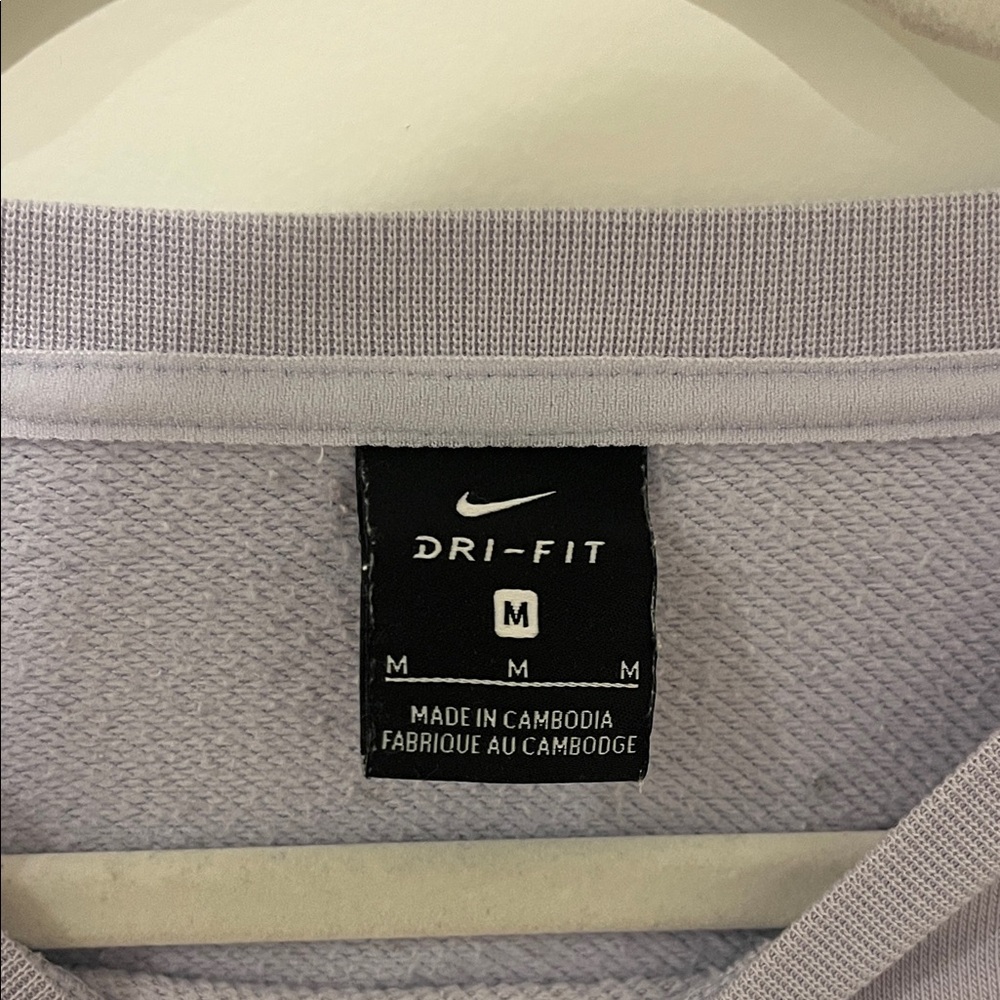 Nike Women's Light Purple Crewneck Sweatshirt - Picture 6 of 6